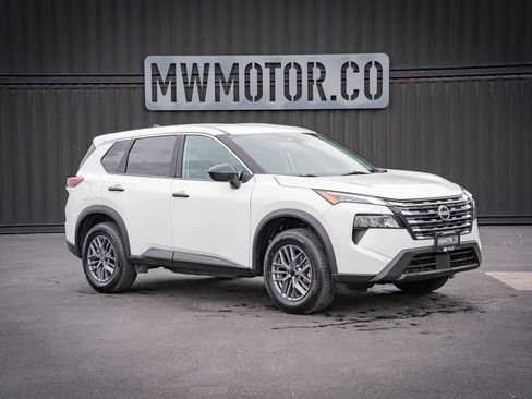 Used 2024 Nissan Rogue S image 1