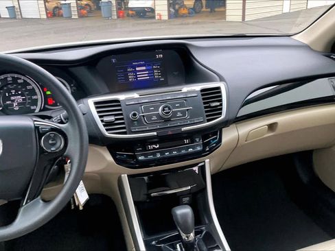 Used 2017 Honda Accord LX image 9