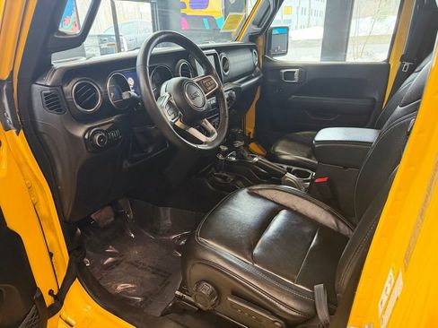 Used 2019 Jeep Wrangler Unlimited Sahara w/ Uconnect 4C Nav & Sound Group image 9