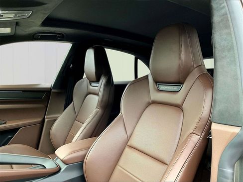 New 2025 Porsche Macan Turbo Electric image 5