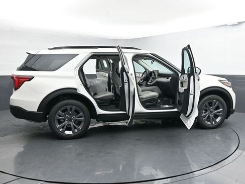 Used 2025 Ford Explorer Active w/ Active Comfort Package AWD/4WD image 36