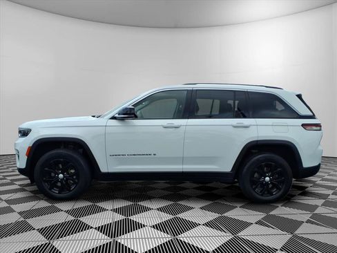 Certified 2023 Jeep Grand Cherokee Limited AWD/4WD image 24