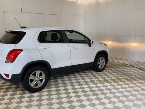 Used 2020 Chevrolet Trax LS w/ Tint and Cruise Package FWD image 3