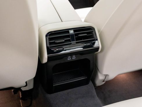 New 2027 BMW 550e xDrive w/ Executive Package AWD/4WD image 19