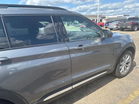 Used 2023 Ford Explorer XLT w/ Equipment Group 202A AWD/4WD image 27