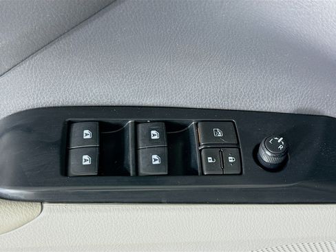 Used 2020 Toyota Camry LE w/ Convenience Package image 15