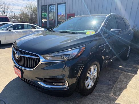 Used 2019 Buick Enclave Essence image 2
