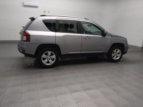 Used 2016 Jeep Compass Latitude image 10