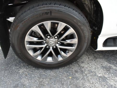 Used 2018 Lexus GX 460 Luxury AWD/4WD image 36