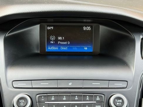Used 2018 Ford Focus SE FWD image 30