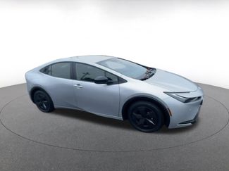 Used 2025 Toyota Prius LE video 2