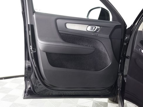 Certified 2026 Volvo XC40 B5 Plus AWD/4WD image 17