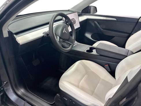 Certified 2023 Tesla Model Y Long Range AWD/4WD image 9