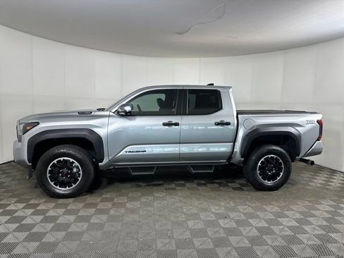 Used 2025 Toyota Tacoma TRD Off-Road image 6