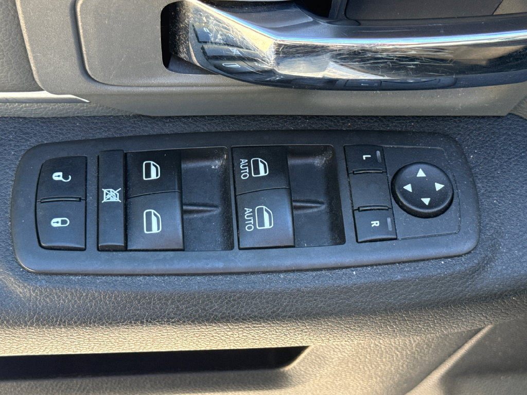 Used 2021 RAM 1500 Classic SLT AWD/4WD image 14