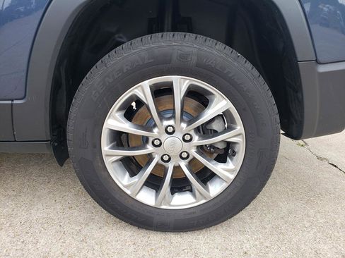 Certified 2021 Jeep Cherokee Latitude Lux w/ Comfort/Convenience Group AWD/4WD image 24
