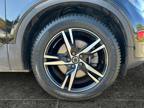 Used 2023 Volvo XC40 B5 Plus image 10
