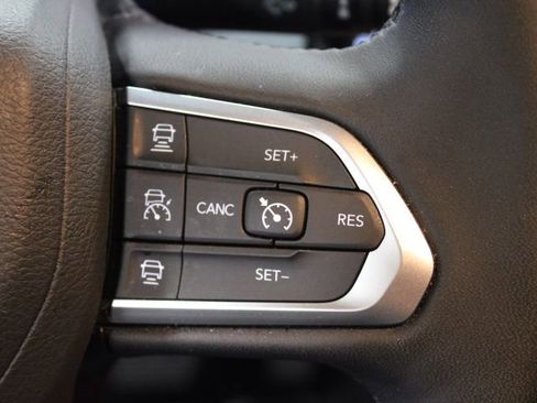 Used 2025 Jeep Compass Limited image 35