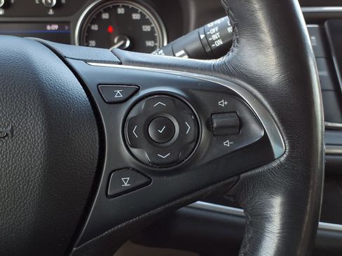 Used 2020 Buick Enclave Essence w/ Sound and Sites Package image 15