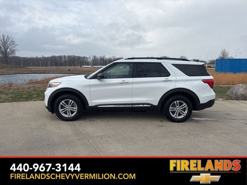 Used 2023 Ford Explorer XLT image 6