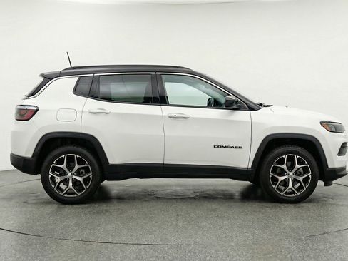 Used 2025 Jeep Compass Limited AWD/4WD image 11