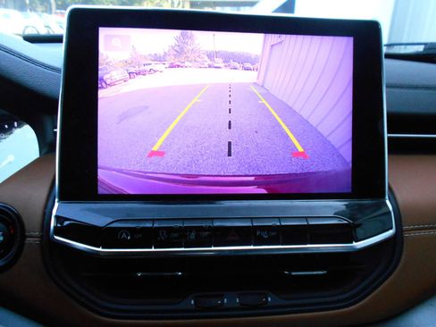 Certified 2022 Jeep Compass Limited image 8