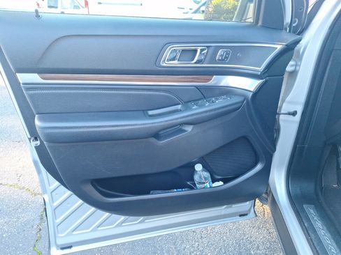 Used 2019 Ford Explorer Limited w/ Class III Trailer Tow Package image 11