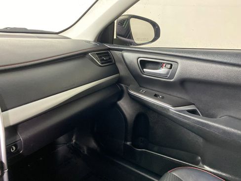 Used 2017 Toyota Camry SE image 23