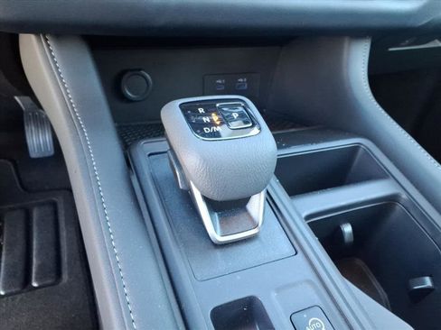 Used 2025 Nissan Pathfinder S image 11