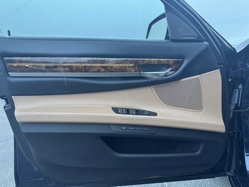 Used 2014 BMW 750Li xDrive image 6