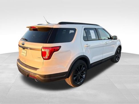 Used 2018 Ford Explorer XLT w/ Equipment Group 202A image 4