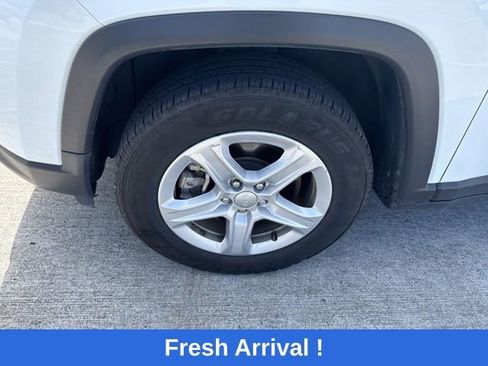 Used 2023 Jeep Compass Sport image 18