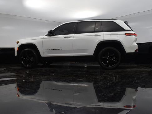 Used 2023 Jeep Grand Cherokee Altitude image 20