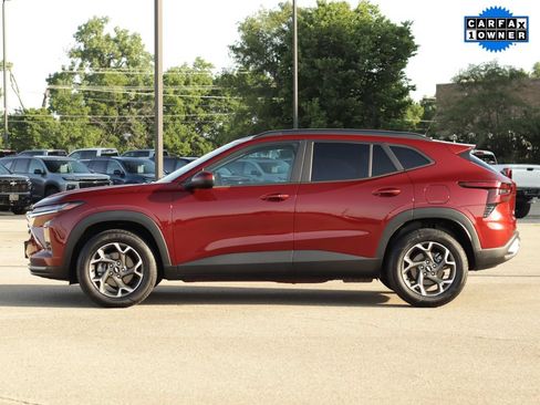 Used 2025 Chevrolet Trax LT w/ LT Convenience Package FWD image 4
