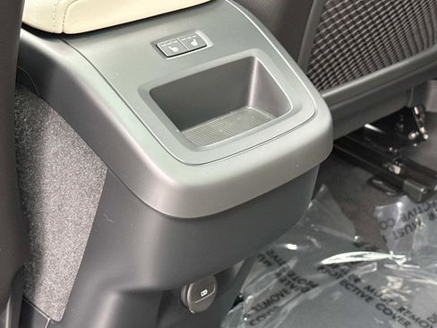 Certified 2026 Volvo XC60 B5 Plus w/ Climate Package image 21