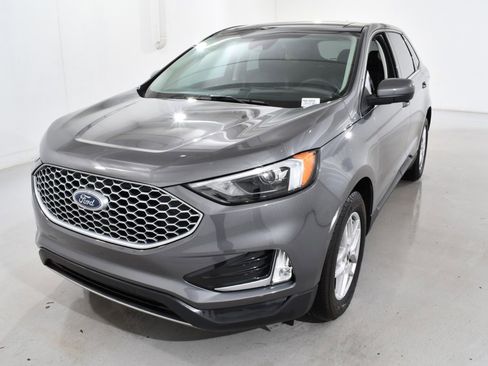 Used 2023 Ford Edge SEL w/ Convenience Package image 2