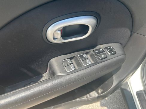Used 2019 Kia Soul + FWD image 12