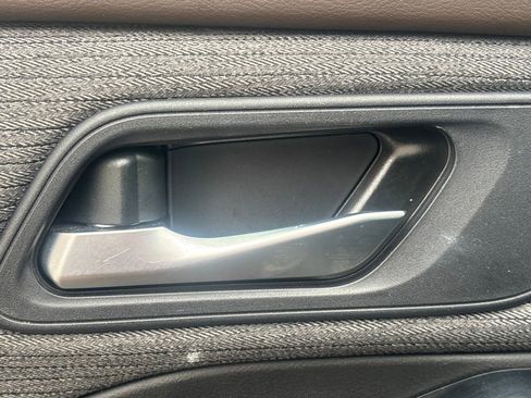 Used 2023 Nissan Rogue SV image 8