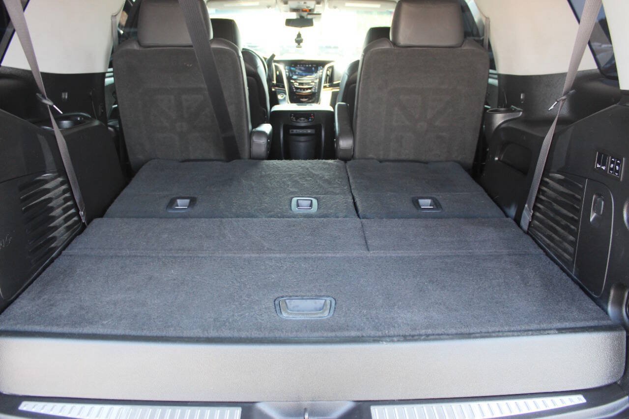 Used 2017 Cadillac Escalade Luxury AWD/4WD image 14