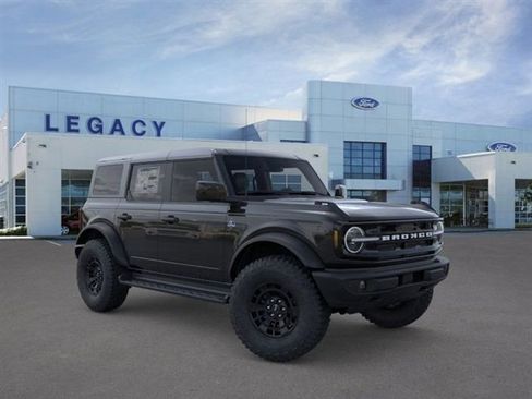 New 2026 Ford Bronco Outer Banks image 7