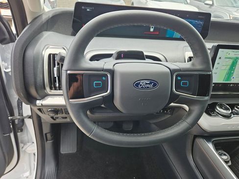 Used 2025 Ford Expedition Active AWD/4WD image 16