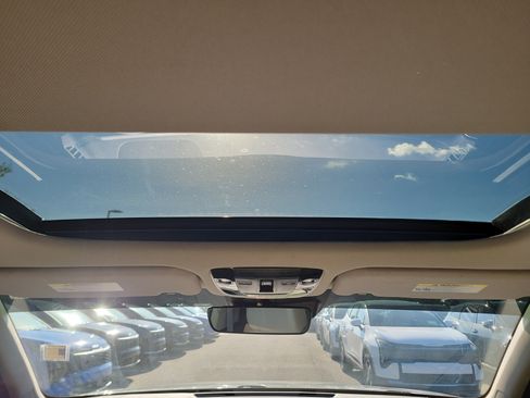 Certified 2025 Kia Sorento S w/ Panoramic Sunroof Package FWD image 19