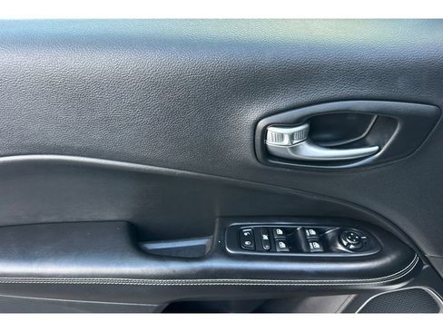 Used 2021 Jeep Compass Latitude image 13