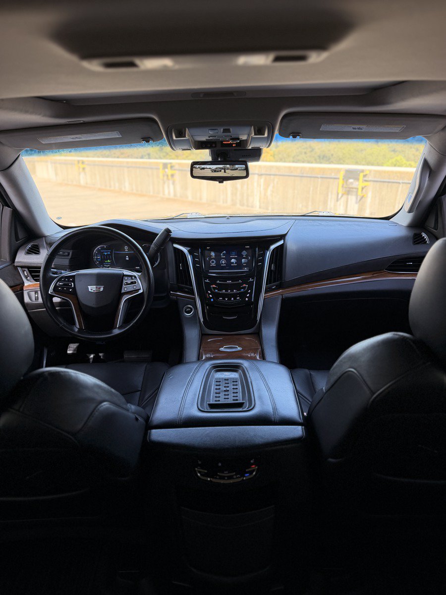Used 2017 Cadillac Escalade Luxury AWD/4WD image 16