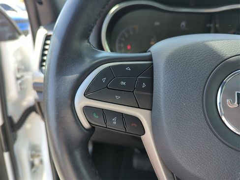 Used 2020 Jeep Grand Cherokee Altitude image 22