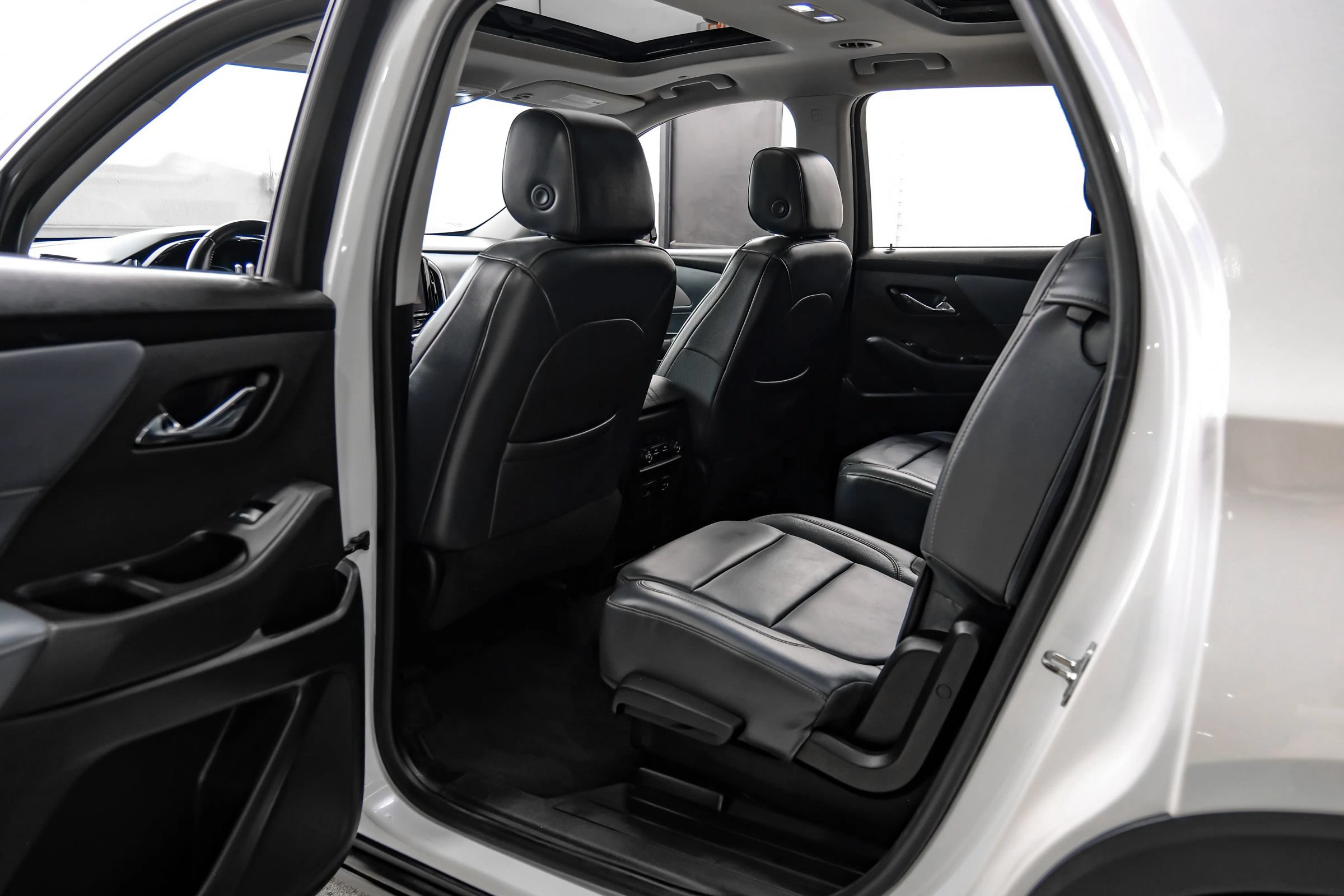 Used 2018 Chevrolet Traverse LT FWD image 50