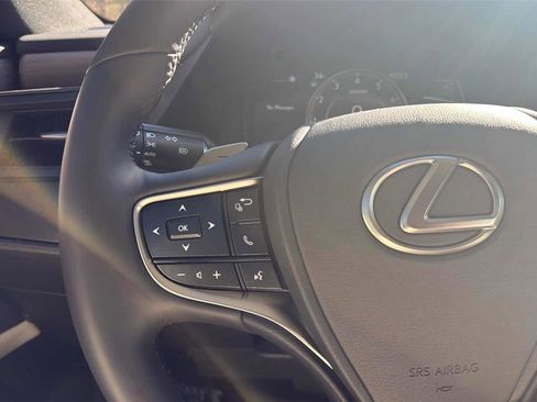 Used 2024 Lexus ES 350 w/ Premium Package image 17