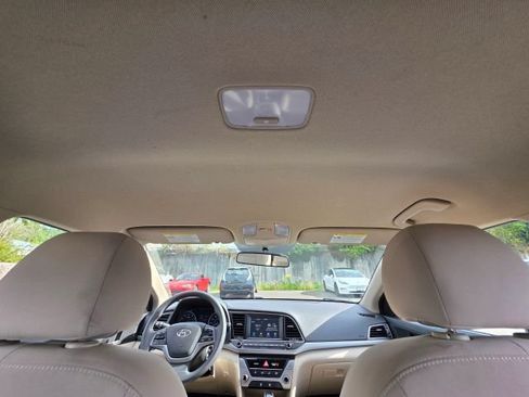 Used 2017 Hyundai Elantra SE FWD image 28