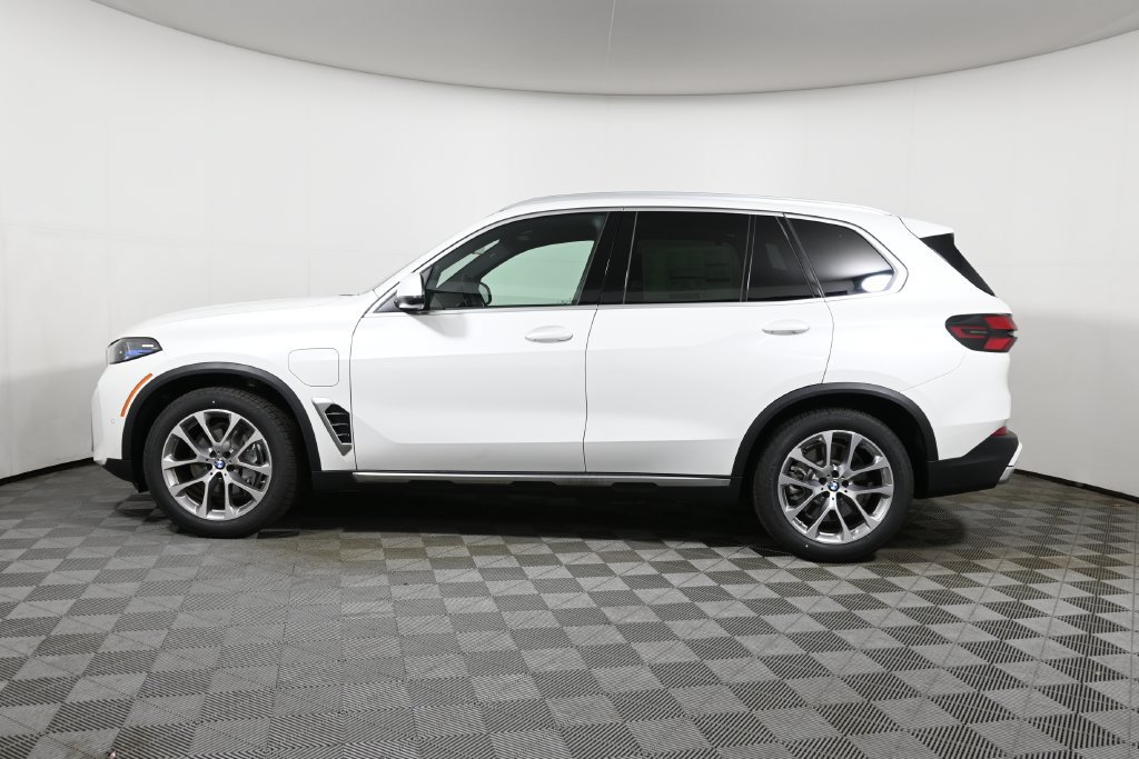 Used 2026 BMW X5 xDrive50e w/ Climate Comfort Package AWD/4WD image 2