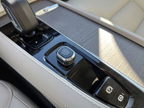 Certified 2024 Volvo XC90 T8 Plus w/ Protection Package Premier image 29